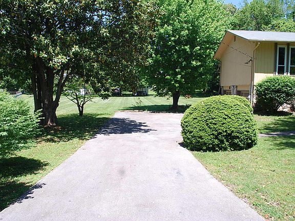 3rd image of 8705 Farmington Dr