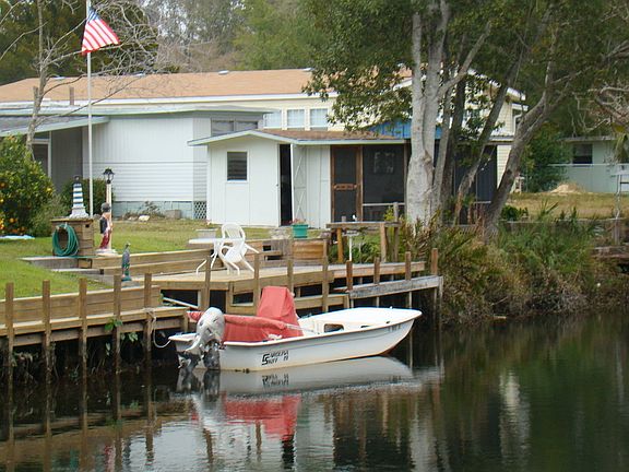 dock and screened room