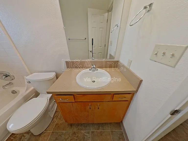 605 NW Kings Blvd #4 — Photo 11