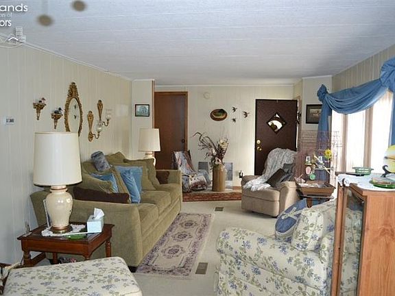 3rd image of 101 W Shoreway Dr