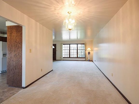 5th image of 9301 Waymond Ave