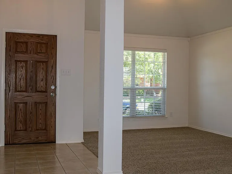 6416 Meadowcrest Ln — Photo 5