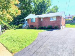 1904 Henry Rd, Rockville, MD 20851