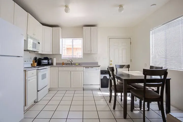 1111 N Camilla Blvd #1 — Photo 6