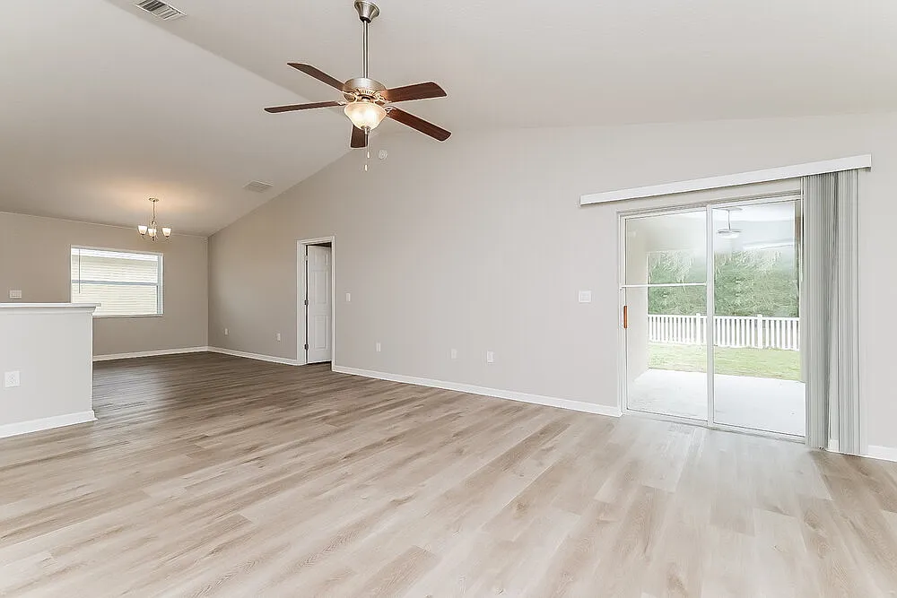3 bed, 2.0 bath, 1490 sqft, $2,025 — Photo 4