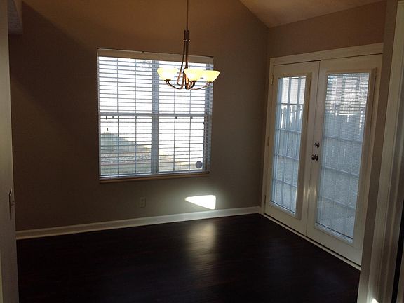 Dining Area-Luxury vinyl plank flooring