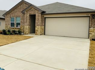 924 Armadillo Dr, Seguin, TX 78155