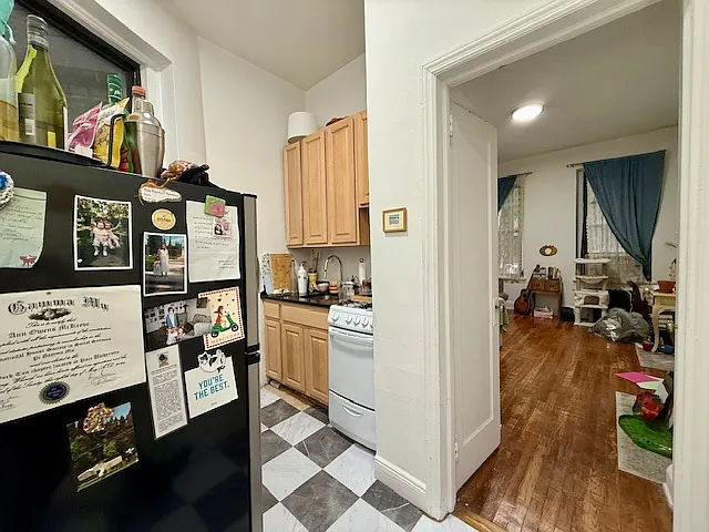 226 E 6th St #C — Photo 4