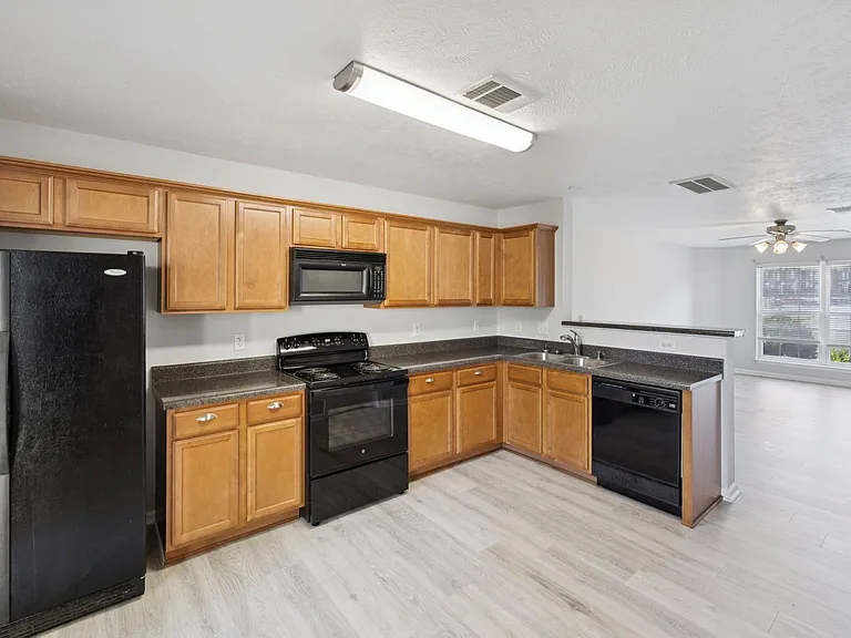 340 Stewarts Landing Cir — Photo 7