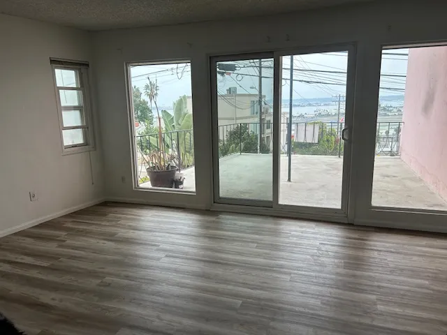 living room/balcony - 2801 Columbia St