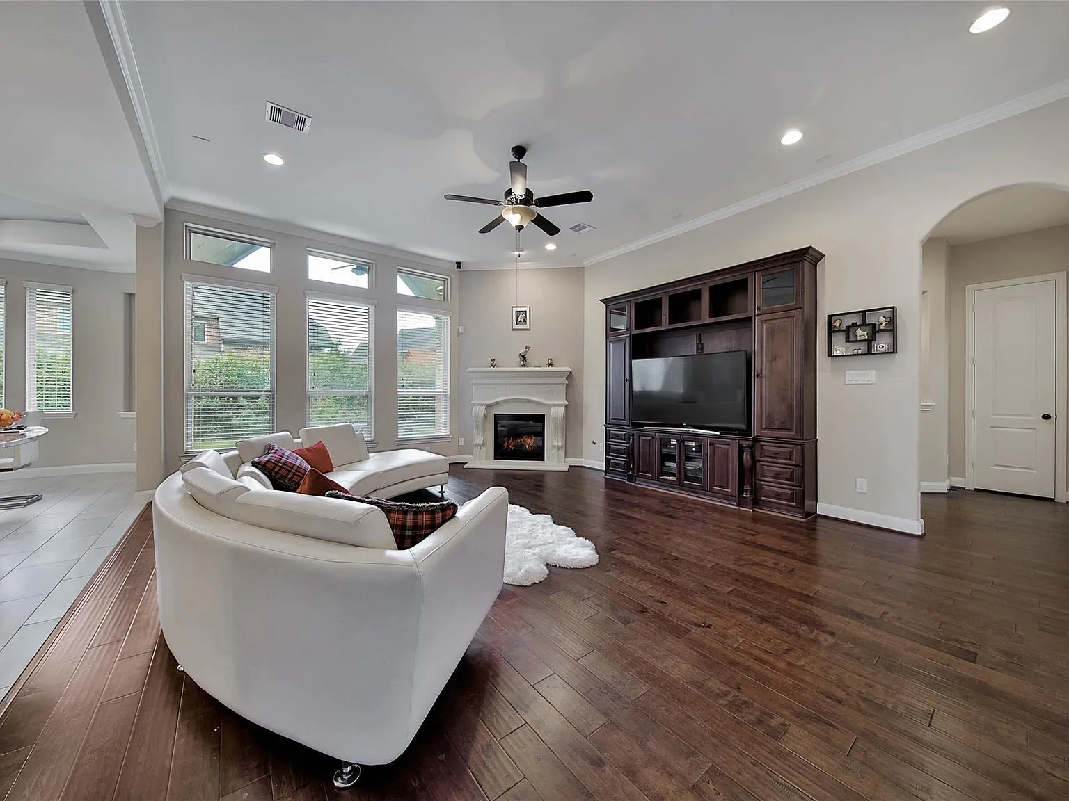 4 bed, 4.0 bath, 3458 sqft, $3,400 — Photo 3