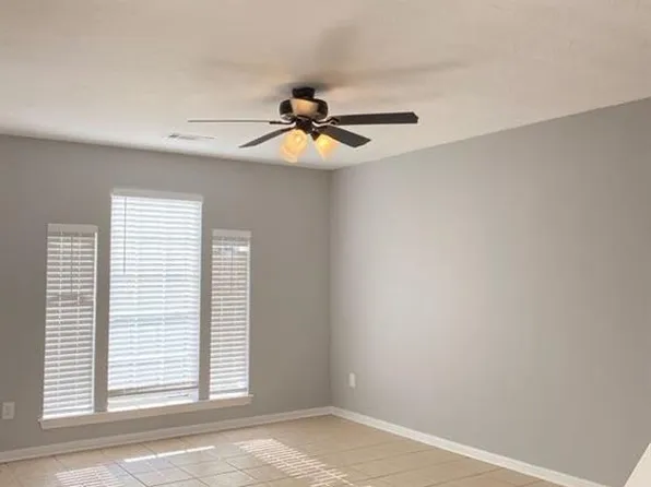 1411 Summit St APT 3, College Station, TX 77845