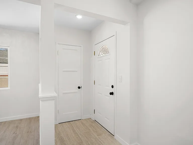 6607 Riverton Ave — Photo 3