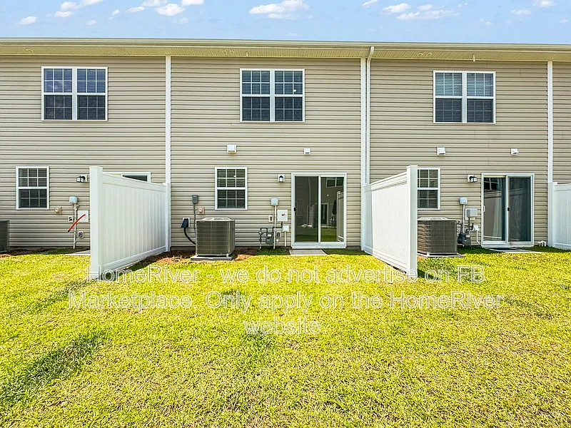 3 bed, 2.5 bath, 1346 sqft, $1,700 — Photo 2