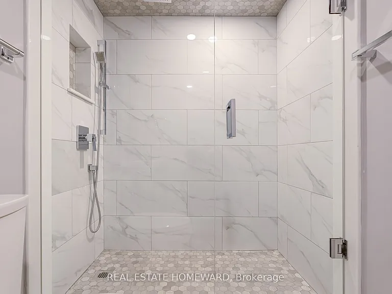 300 Bloor St E #611 — Photo 24