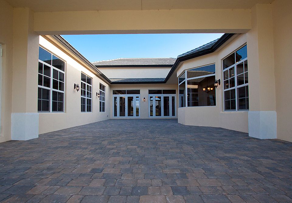 1st image of 10451 N Camelot Cir
