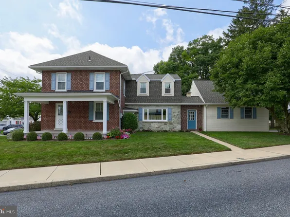 1037 Broad St, Akron, PA 17501