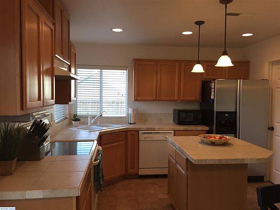 5th image of 3720 Bing St