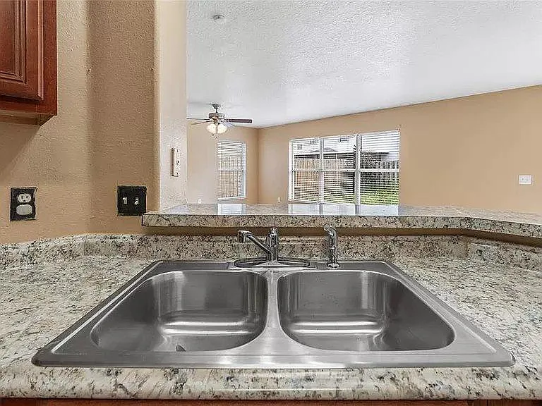 12136 Fern Haven Ave — Photo 30