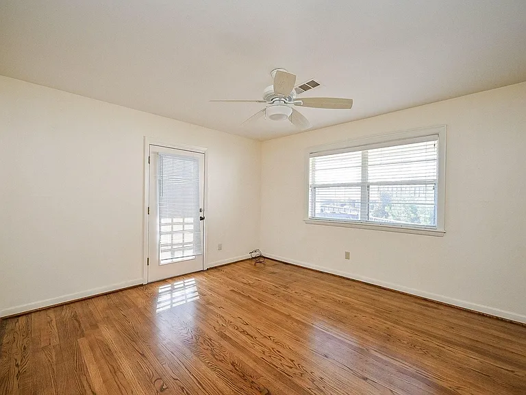 2821 Eastgrove Ln — Photo 14