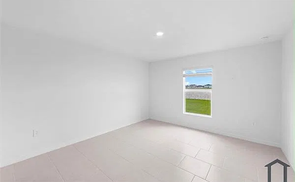 4 bed, $2,100 — Photo 4