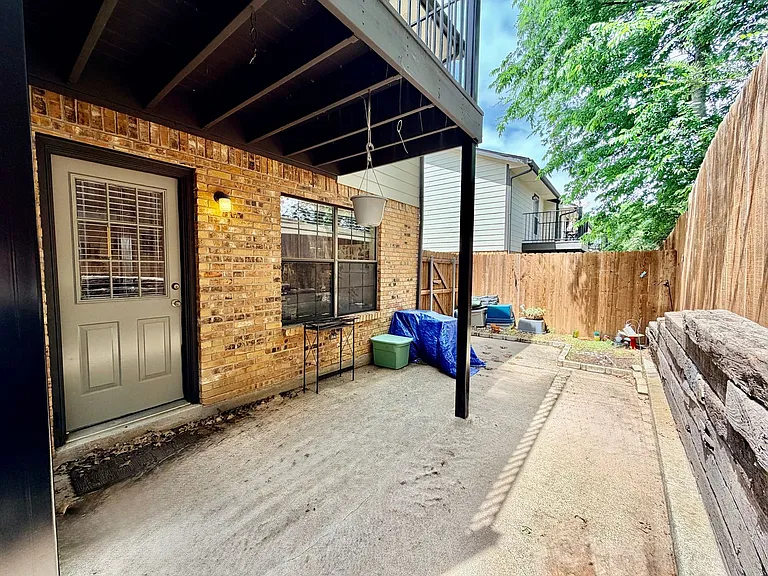 1251 Dallas Dr — Photo 4