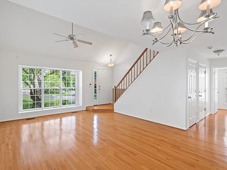 340 Foxridge Dr SW — Photo 5