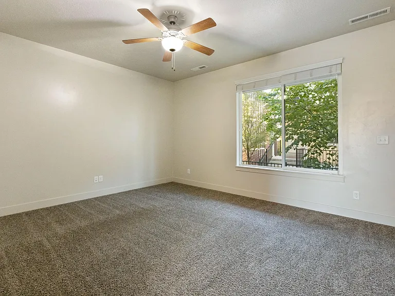 3 bedroom Livingroom area