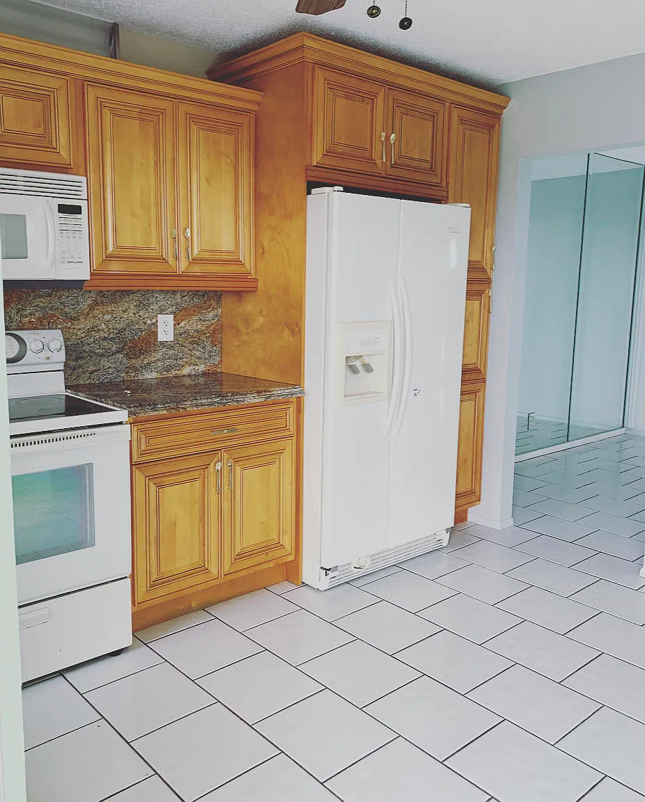 Ambassador I Condo — Photo 3