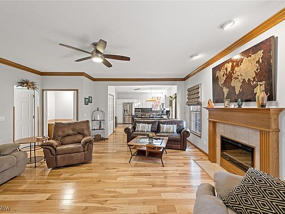5th image of 8638 Graham Cir
