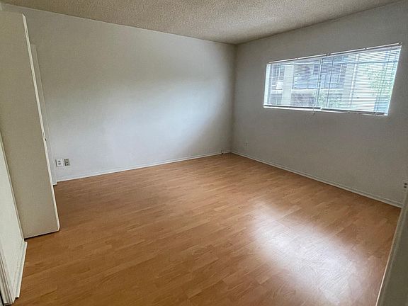 5th image of 1603 Granville Ave #9