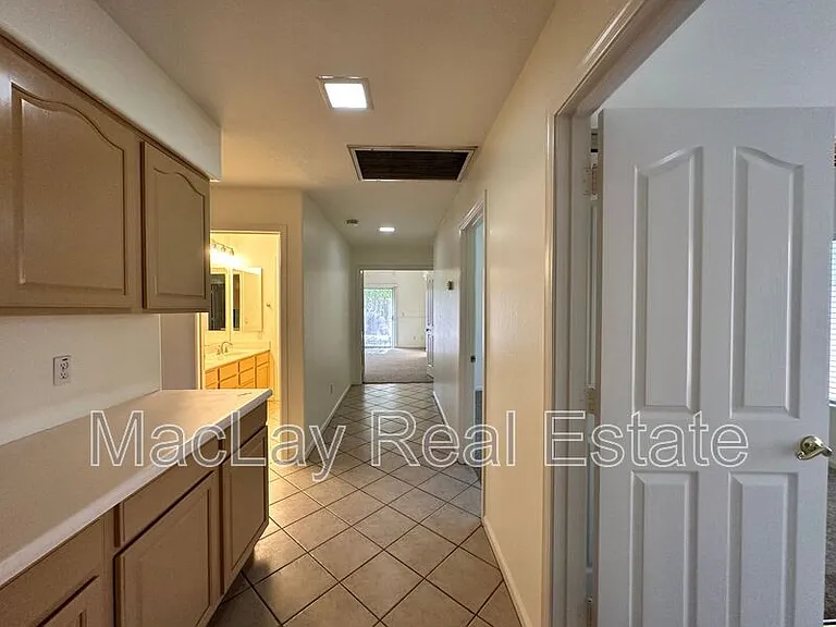 1667 S Sycamore Pl — Photo 9