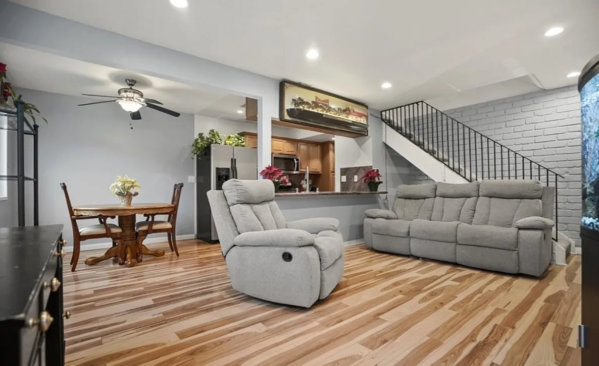 2 bed, 834 sqft, $2,700 — Photo 2