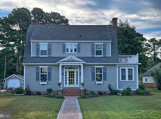 375 Main St, Reedville, VA 22539