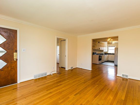 4th image of 248 Pin Oak Dr #A