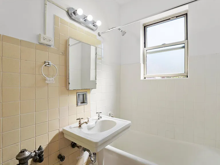 2536 Sawyer LLC — Photo 9