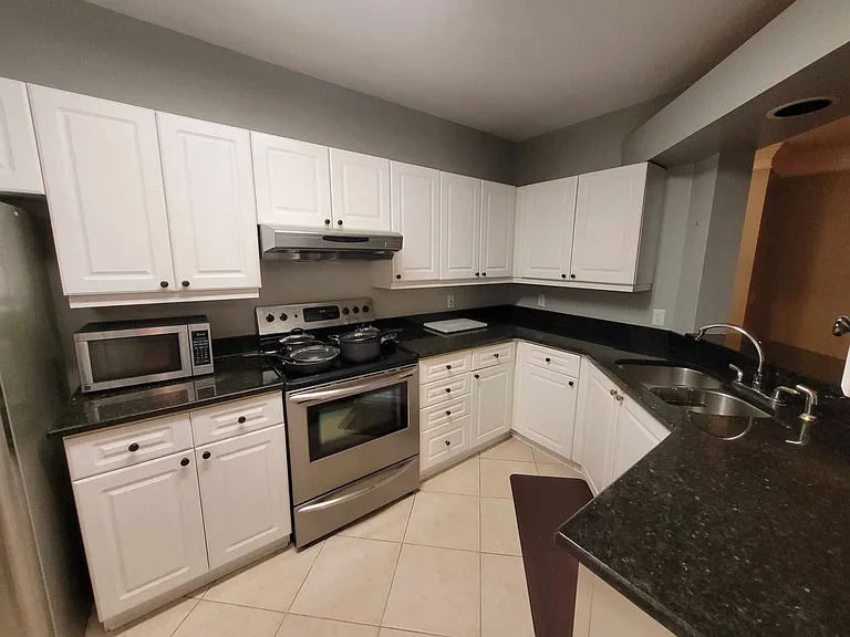 3334 Peachtree Rd NE #404 — Photo 5
