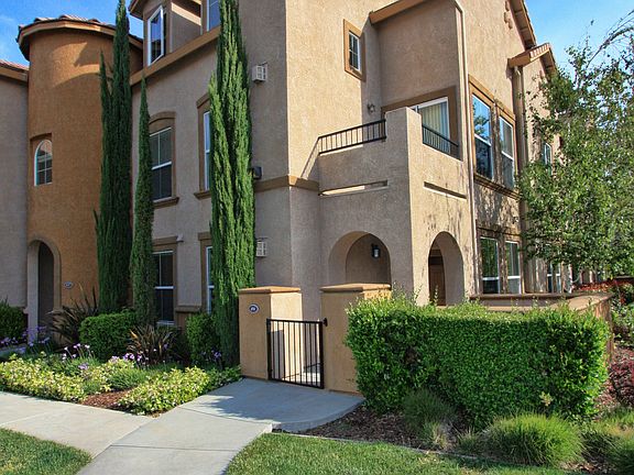 2nd image of 5350 Dunlay Dr Unit 216