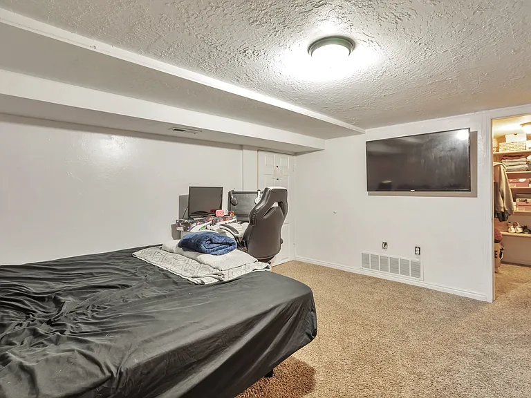 748 E Maple St — Photo 19