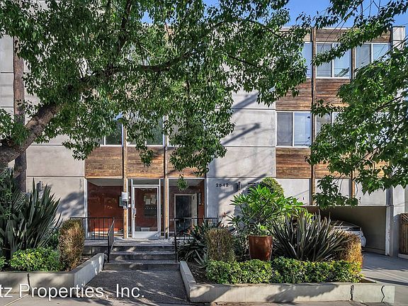 3rd image of 2542 N Beachwood Dr APT 9