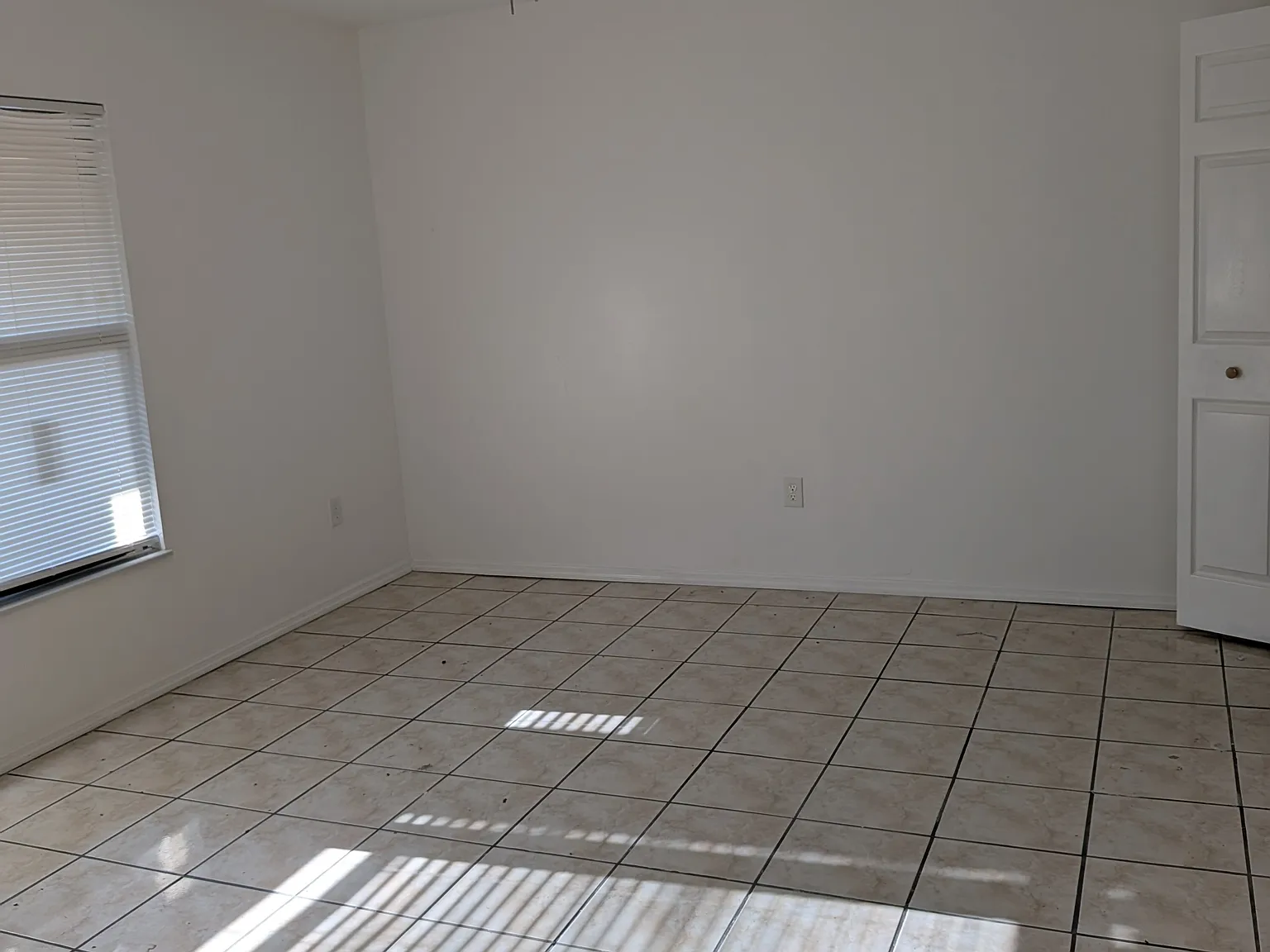 1 bed, 750 sqft, $1,300 — Photo 3