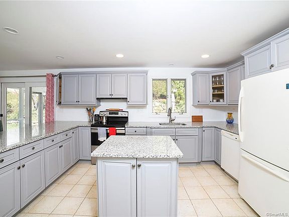 2nd image of 9 Tanglewood Dr