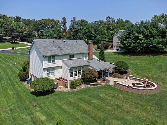 3rd image of 434 Manor Rd