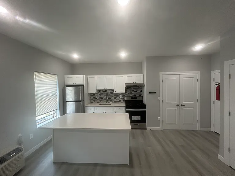 98 12th Ave #3 — Photo 5