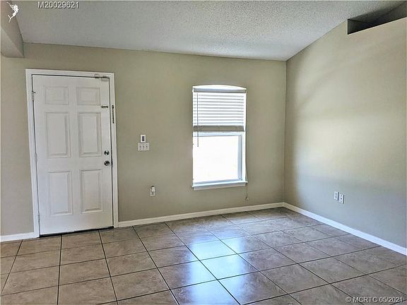 3rd image of 1189 SW Irving St