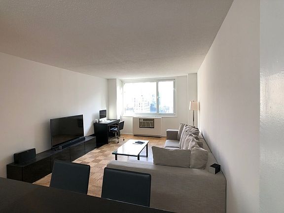 4th image of 230 W 55th St APT 26E
