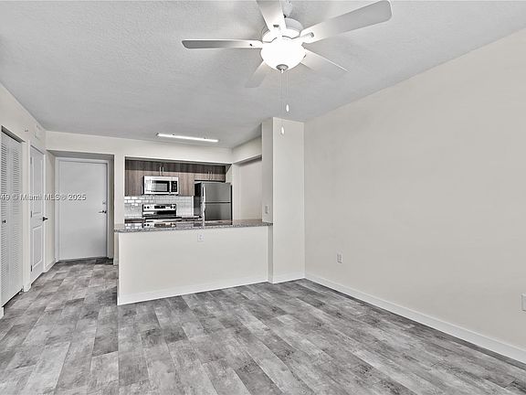 4th image of 608-4XX Northwest Blvd #112