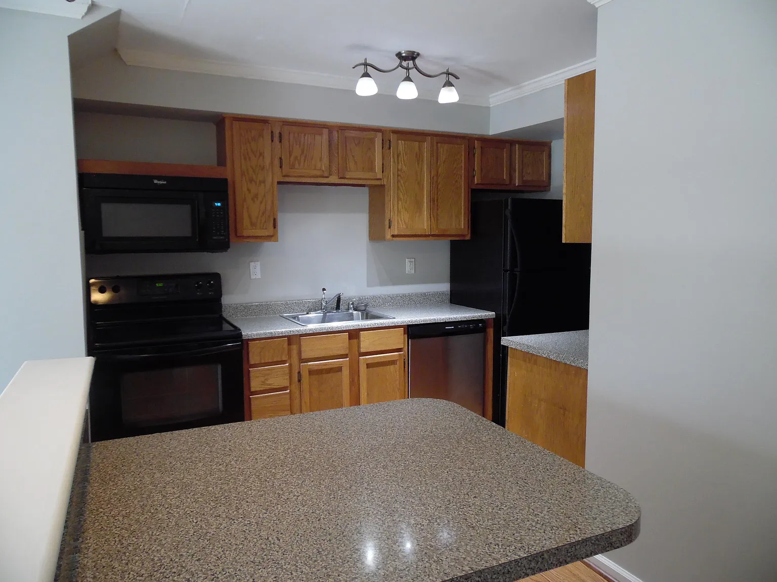 3 bed, 2.0 bath, 948 sqft, $1,750 — Photo 3