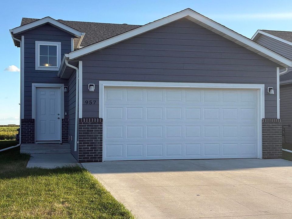 1st image of 957 David Dr