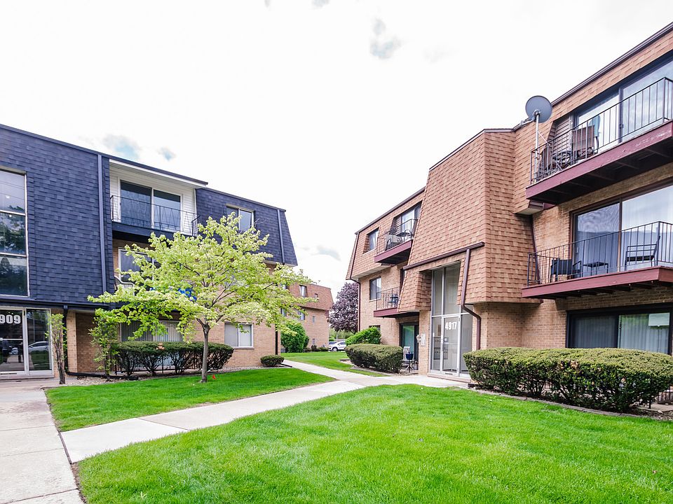 1st image of 4917 W 109th St APT 301